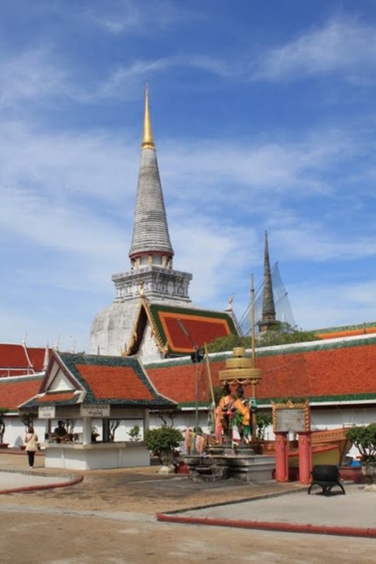 Wat Phra Mahathat Temple, วัดพระมหาธาตุวรมหาวิหาร
